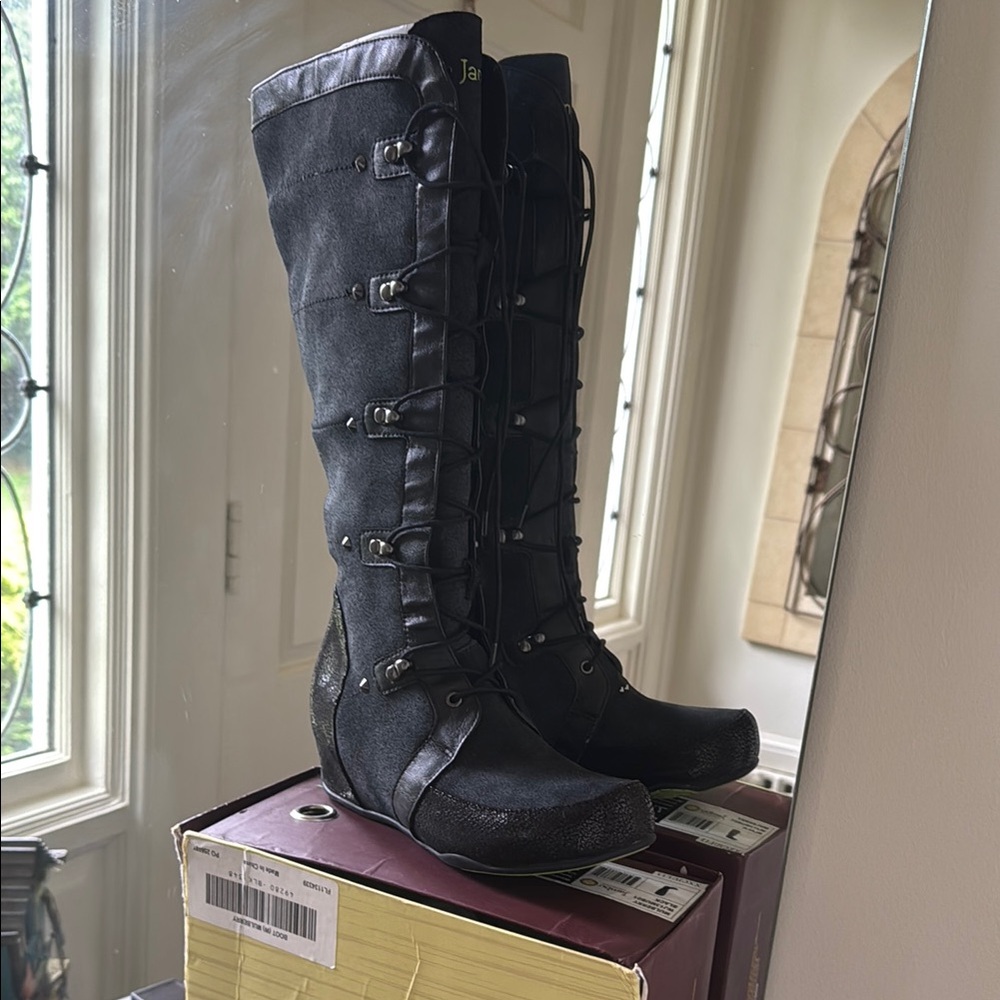 Jambu Black Lace Up Boots with Rugged Design